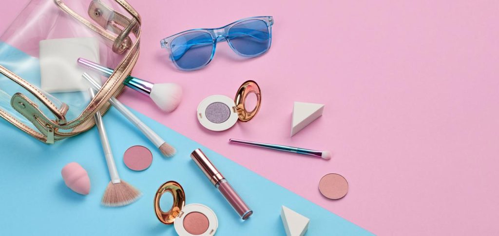 Упаковщик косметики