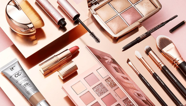 Упаковщик косметики Avon в Румынии (Бухарест)