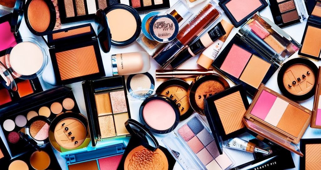 Пакувальник косметики в Празі (Чехія)